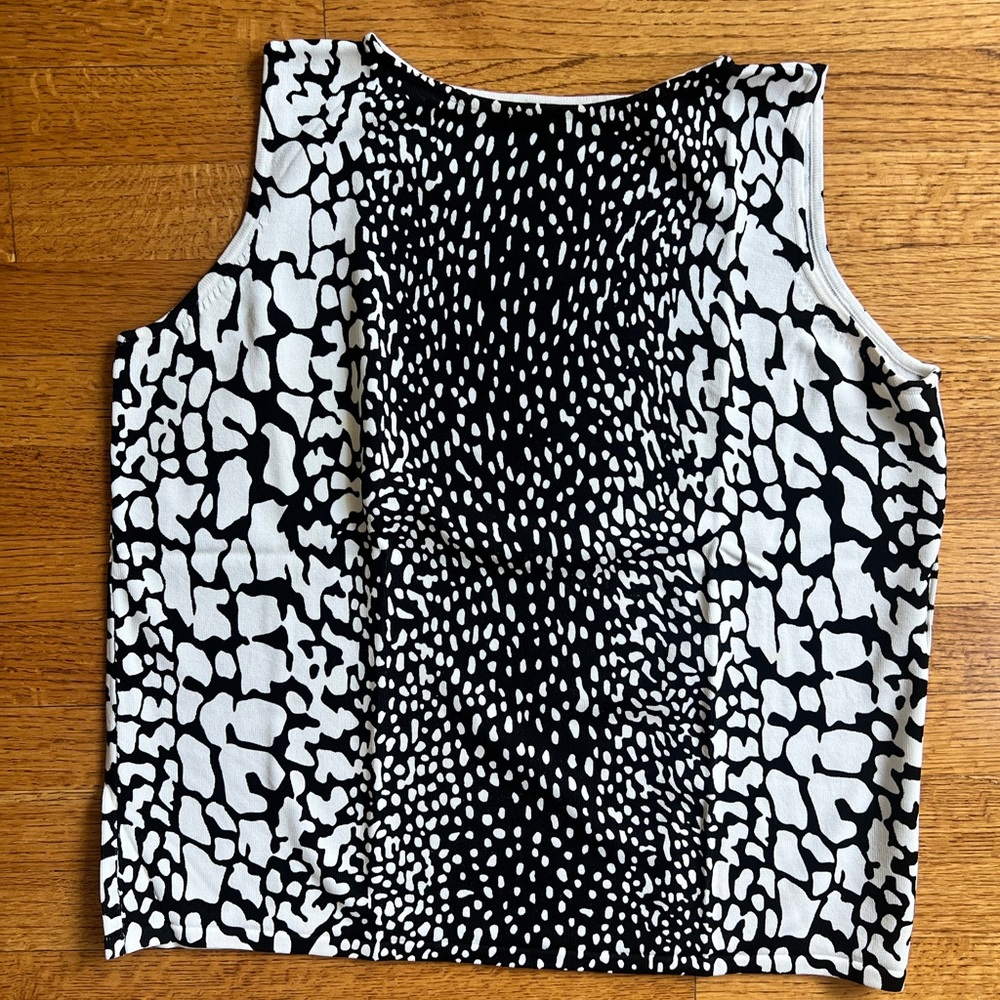 BLACK - WHITE ANIMAL PRINT TOP